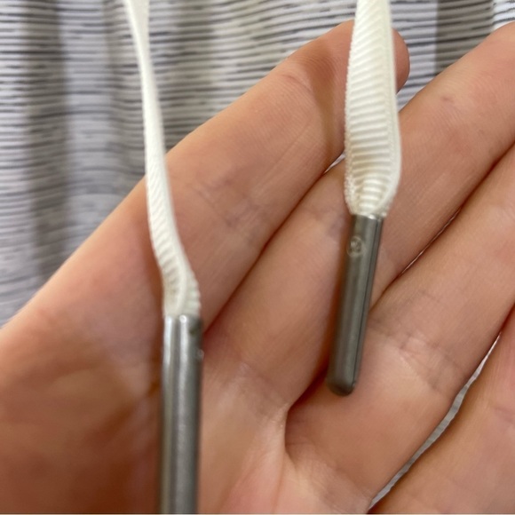 [2] Lululemon Athletica Grey & White Stripe On The Fly Skirt Women’s Like New - Picture 8 of 13